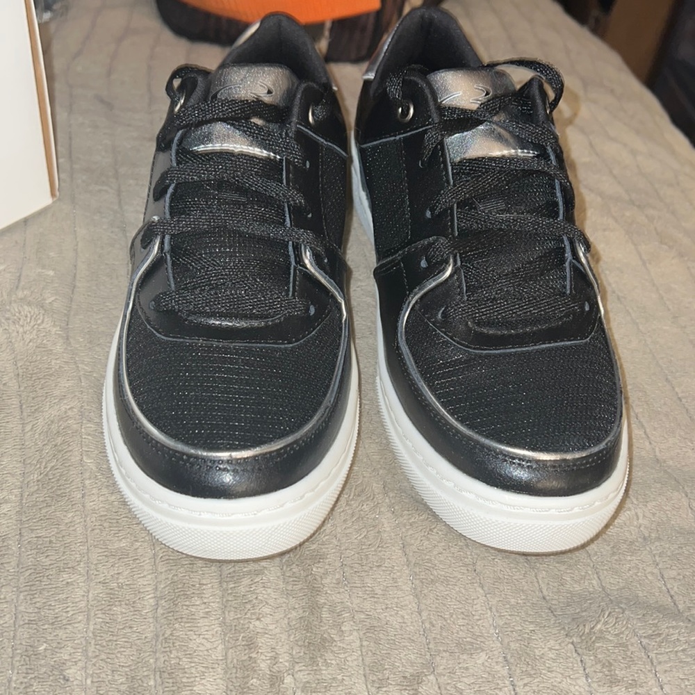 New sketchers concept sneakers size 8